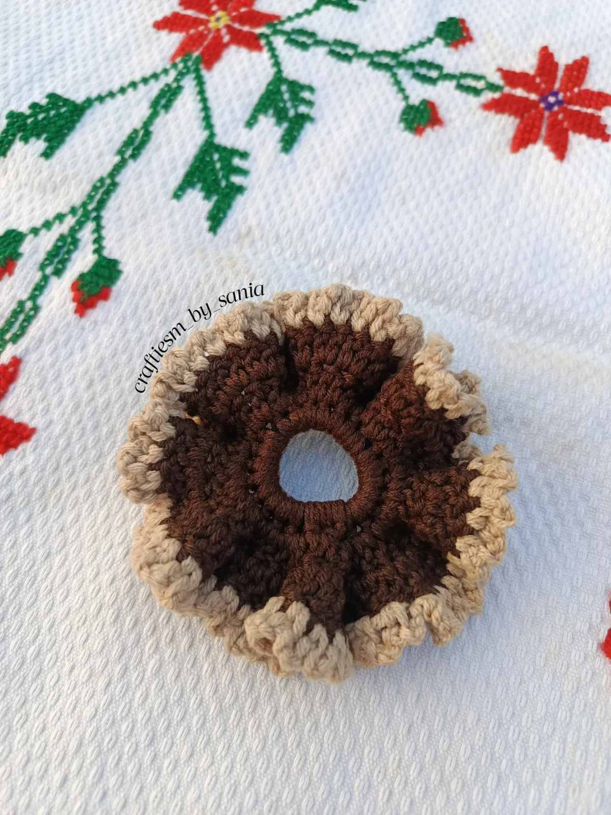 Crochet hair scrunchie — image 3