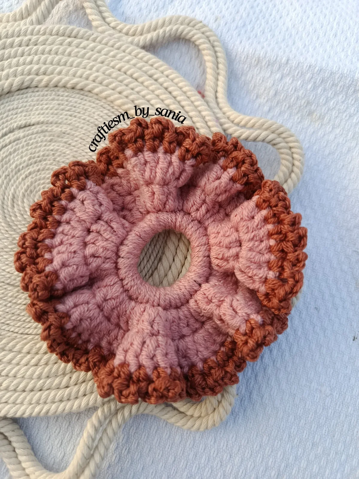 Crochet hair scrunchie — image 2