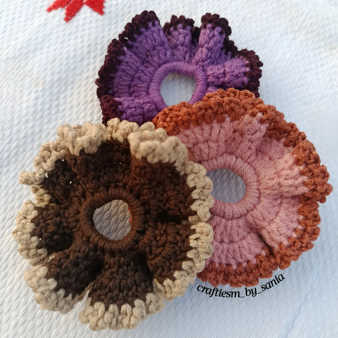 Crochet hair scrunchie
